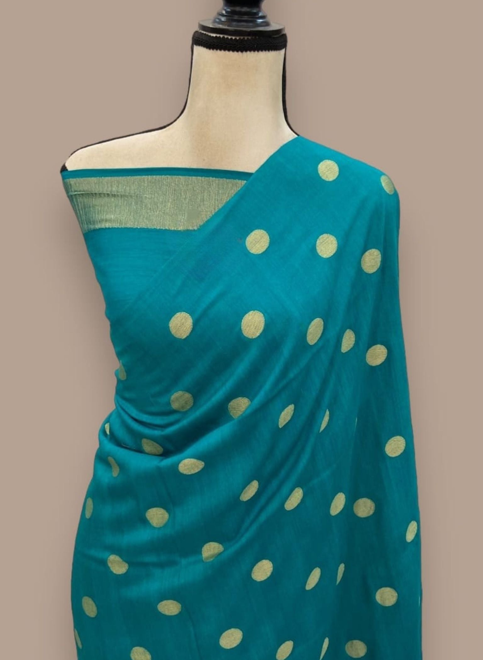 Banarasi Saree with versatile coin butti design